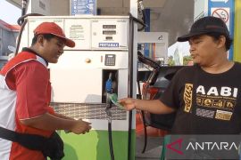 Setiap Jumat, SPBU di Madiun beri 2,5 liter BBM gratis untuk pembeli bernama Agus