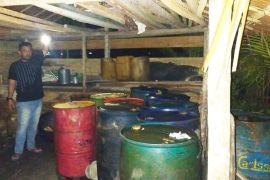 Polisi gerebek penimbunan BBM ilegal sita dua ton solar subsidi di Aceh Utara