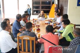 AKBP Dudung Setyawan persembahkan "Santabi" kepada warga Padangsidimpuan