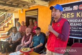Warga Pulau Barrang Caddi Makassar minta dermaga rusak segera diperbaiki