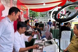 Imigrasi Padang layani paspor merdeka sambut HUT Kemenkumham ke-78