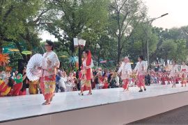 Menlu Retno senang jadi model dalam acara Istana Berkebaya