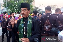 Presiden Jokowi ingin masyarakat luas kembali gemar memakai kebaya