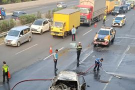 Innova vs truk di Tol Tangerang-Jakarta akibatkan korban luka bakar
