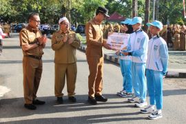 Bupati Saidi serahkan bonus bagi atlet Popda Banjar 2023