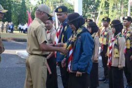 Ketua Kwarcab Tanah Laut lepas peserta Raimuna Nasional XII Cibubur
