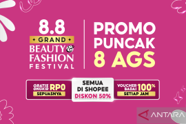 Lengkapi isi lemari dengan produk fashion timeless untuk berbagai gaya