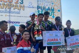 Pertamina gelar lomba pacu sampan di Pulau Semut di Pekanbaru