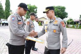 Ungkap kasus narkoba, empat polisi terima penghargaan