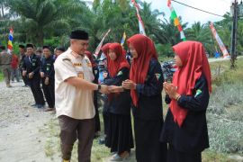 Jalan belum tuntas diperbaiki, Bupati Labura minta maaf