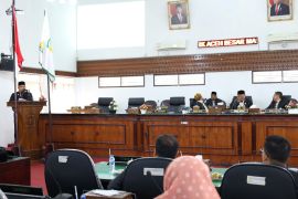 Pemkab Aceh Besar beri penghargaan pada OPD yang capai target PAD