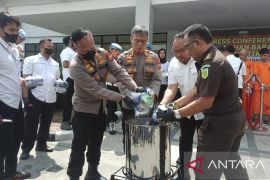 23,6 kg sabu dari enam tersangka di Pekanbaru