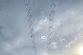 PLN: Dua per tiga listrik di Kalimantan karena  SUTT kesenggol crane