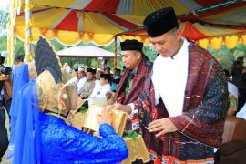 Wagubsu dan Bupati Labura resmikan Masjid Khadijah dan RKB di Damulipekan