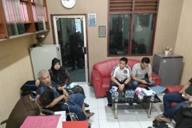 Satreskrim Polres Langkat serahkam tersangka korupsi PPKS kepada Kejari