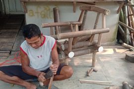 Kerajinan kursi bambu di Lebak tetap diminati konsumen