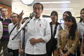 Presiden Jokowi jajal LRT bersama artis Page 1 Small