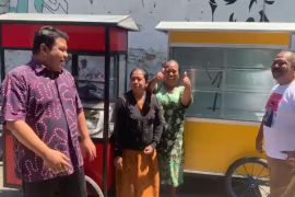 PDI Perjuangan apresisi Mensos Risma bantu ekonomi warga di Surabaya