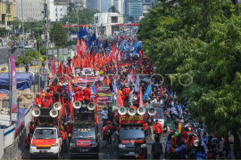 Buruh tuntut Pencabutan UU Cipta Kerja Page 1 Small