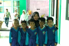 Komisi D minta seragam siswa kurang mampu di Surabaya diterima akhir Agustus