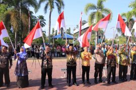 HSU bagikan ribuan Bendera Merah Putih guna semarakkan Kemerdekaan