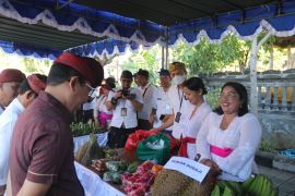 Pemkab Buleleng gelar pasar tani jelang hari raya kuningan