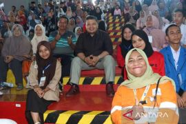 Beasiswa perhatian Pemkab Tapsel - Agincourt Resources patut diapresiasi