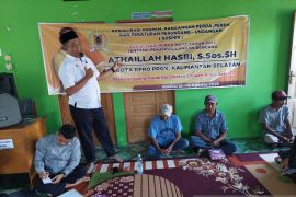 Anggota DPRD Kalsel Sosper sambil serap aspirasi