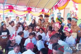 Membangun fondasi literasi siswa di wilayah terluar Supiori