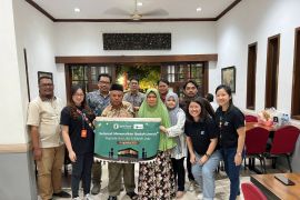 Perusahaan sarung berangkatkan pelanggan umroh ke tanah suci