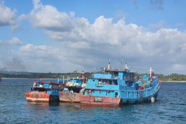 Kapal Pengawas KKP hentikan aktivitas ilegal tiga kapal perikanan di Laut Aru