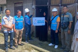 Sambut HUT RI, PLN UP3 Padang berbagi dengan Yatim Dhuafa