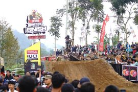 Pahraz dan Rizka tercepat di Banyuwangi Ijen Geopark downhill