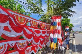 Kisah penjaja bendera asal Garut seberangi laut hingga Pangkalpinang