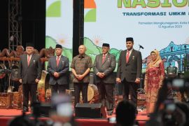 Wali Kota Probolinggo terima Satya Lencana Wira Karya dari Presiden