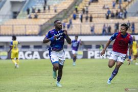 Gelandang Persib Levy Madinda janjikan permainan terbaik ketika hadapi Bhayangkara FC