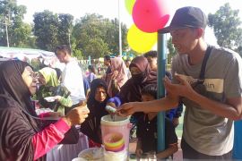 Dagangan laris manis, pelaku UMKM di Bangka Barat ketiban rezeki di jalan sehat IIKT