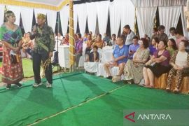 70 warga Tionghoa diundang untuk melihat ragam budaya Dayak Maanyan Bartim