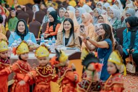 Dukung penanganan stunting, Kahiyang serahkan PMT ke 370 lembaga PAUD