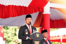 Gubernur Sulsel sematkan Satyalancana Karya Satya kepada 2.398 PNS