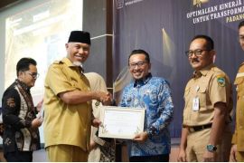 Pemkab Tanah Datar terima penghargaan Direktorat Jenderal Perbendaharaan Sumatera Barat