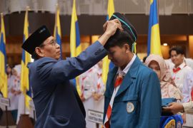 Unair mengkukuhkan 9.005 mahasiswa baru pendidikan sarjana dan vokasi