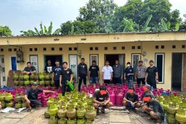 Polda Metro ungkap kasus oplos gas elpiji subsidi termasuk di Tangsel