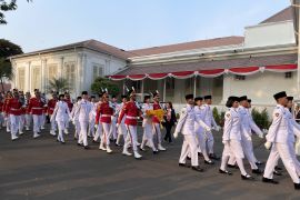 Upacara penurunan bendera HUT ke-78 RI di Istana Merdeka berjalan lancar