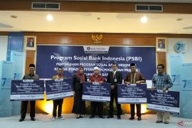 Bank Indonesia serahkan program sosial bagi pesantren dan masjid