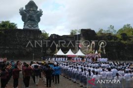 Garuda Wisnu Kencana ajak pengunjung jajal permainan khas HUT RI