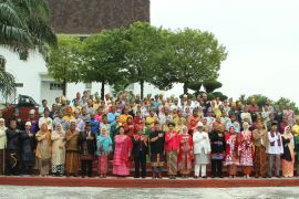 Ragam pakaian tradisional Nusantara semarakkan HUT RI di PTPN V