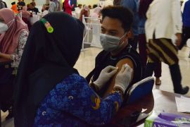 Bertepatan HUT ke-78 RI, Unair suntikkan vaksin INAVAC kali pertama