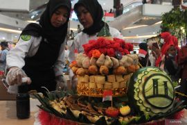 15 ide lomba 17 Agustus untuk ibu-ibu seru dan menghibur