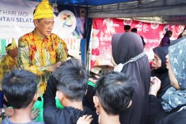 Bank Kalsel bagikan ribuan nasi bungkus guna sukseskan Harjad Kalsel